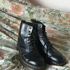 Dr. Marten Classic 1460 Women’s Lace Up Boots